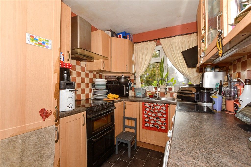 Property photo 3 of 8 Kitchen