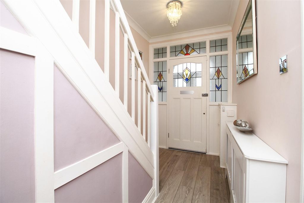 Property photo 3 of 25 Entrance Hallway..Jpg