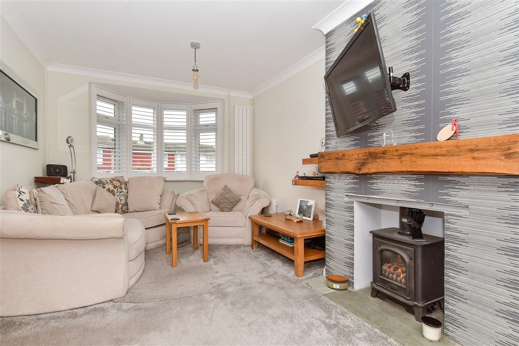 Property photo 3 of 13 Lounge