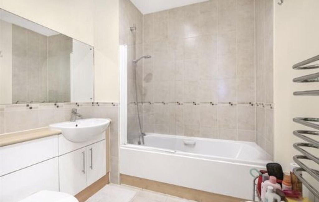 Property photo 2 of 14 Bathroom