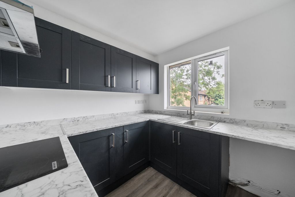 Property photo 1 of 11 1472067-13-6A216F...
