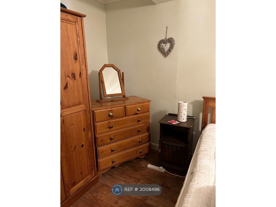 Property photo 3 of 9 Bedsit Room