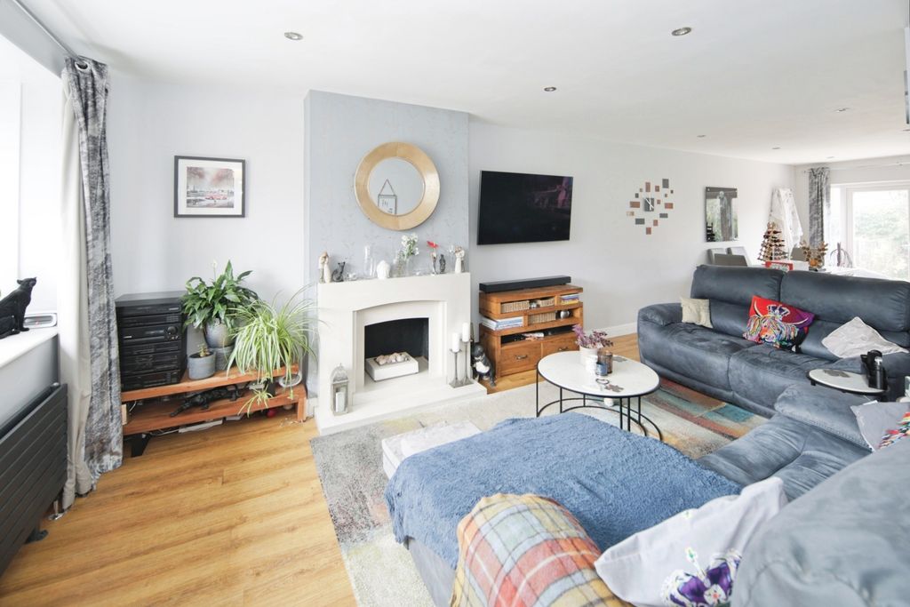 Property photo 3 of 19 Pbox-Img.Jpg