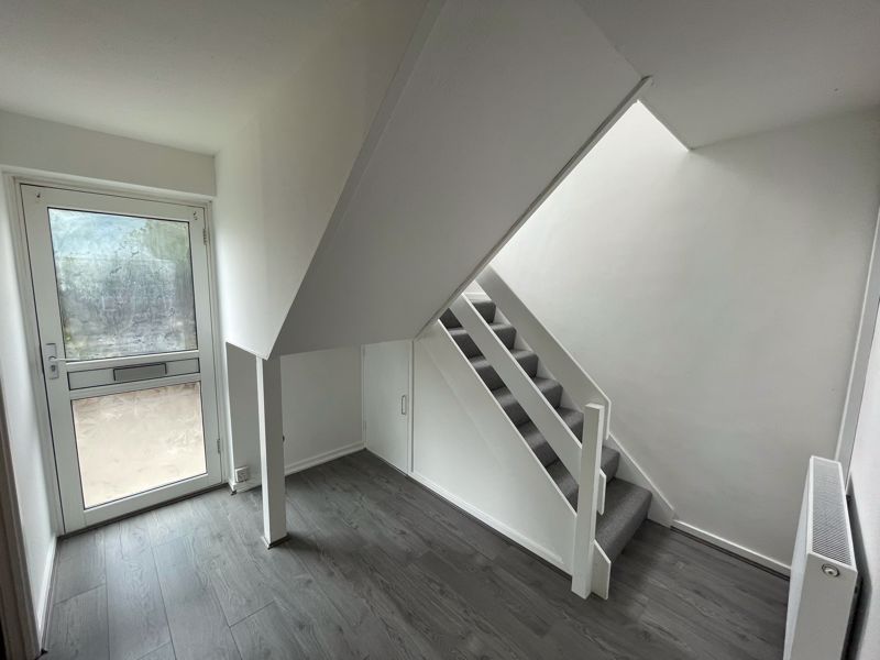 Property photo 3 of 11 Hallway