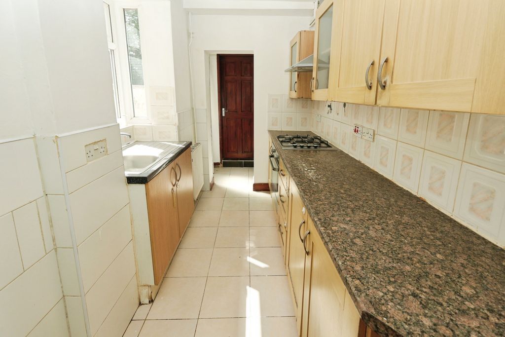 Property photo 3 of 15 Kitchen