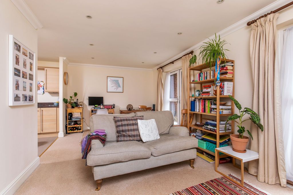 Property photo 3 of 6