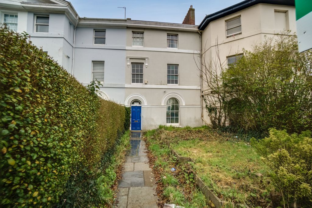 Property photo 1 of 11 0015