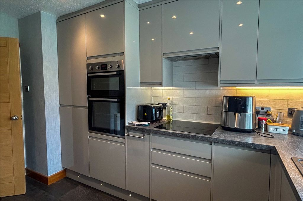 Property photo 2 of 16 Kichen