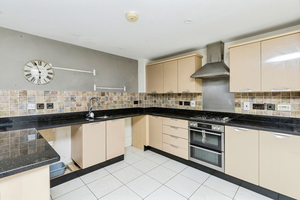 Property photo 2 of 28 Pbox-Img.Jpg