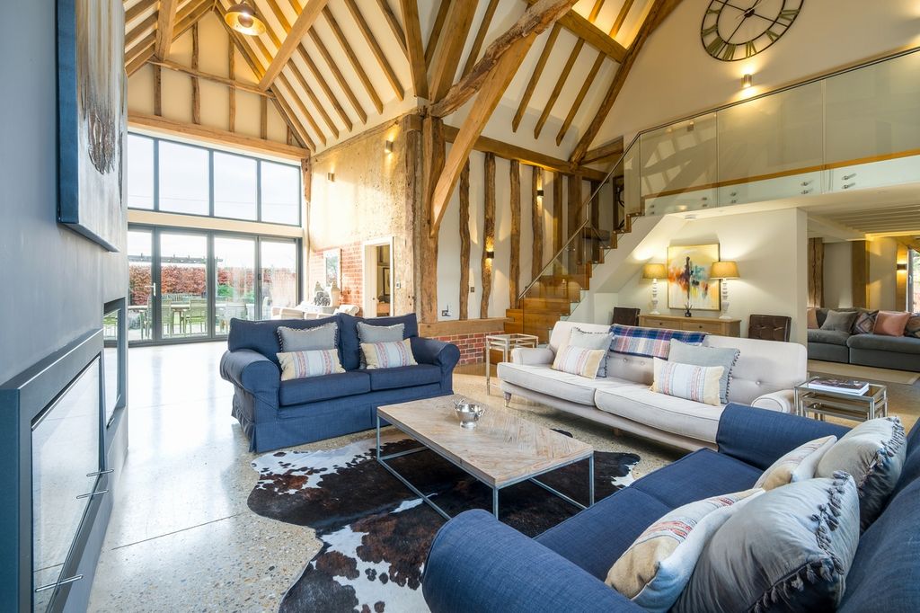 Property photo 2 of 33