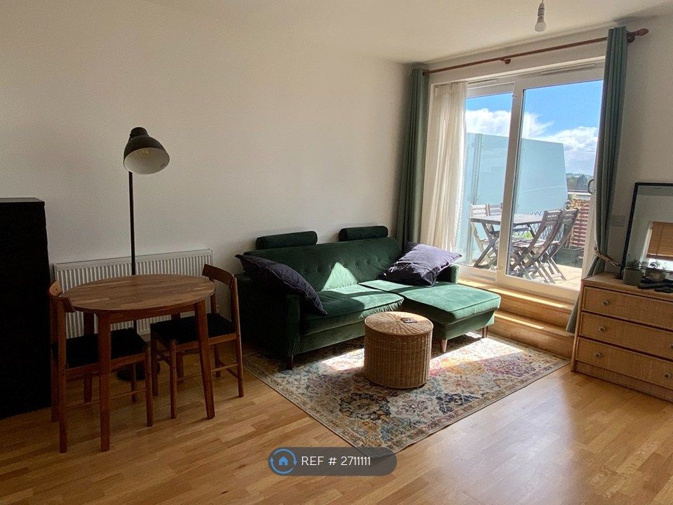 Property photo 2 of 20 Living Room