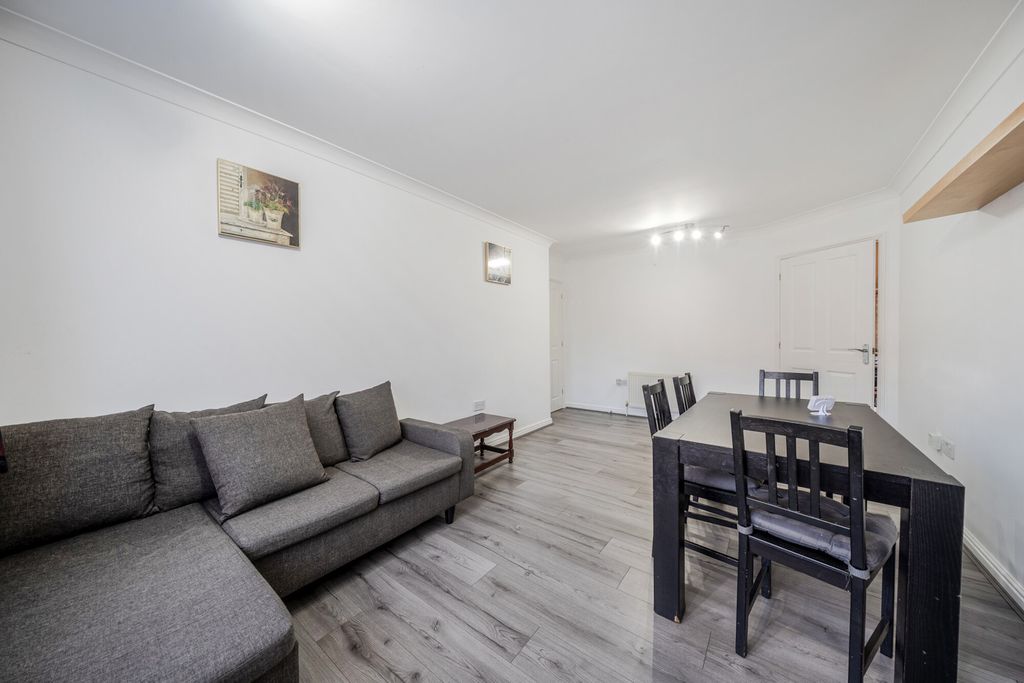 Property photo 2 of 20 1415191-9-6992ee3...