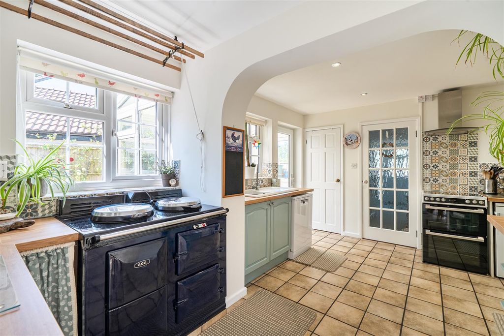 Property photo 2 of 39 Kitchen