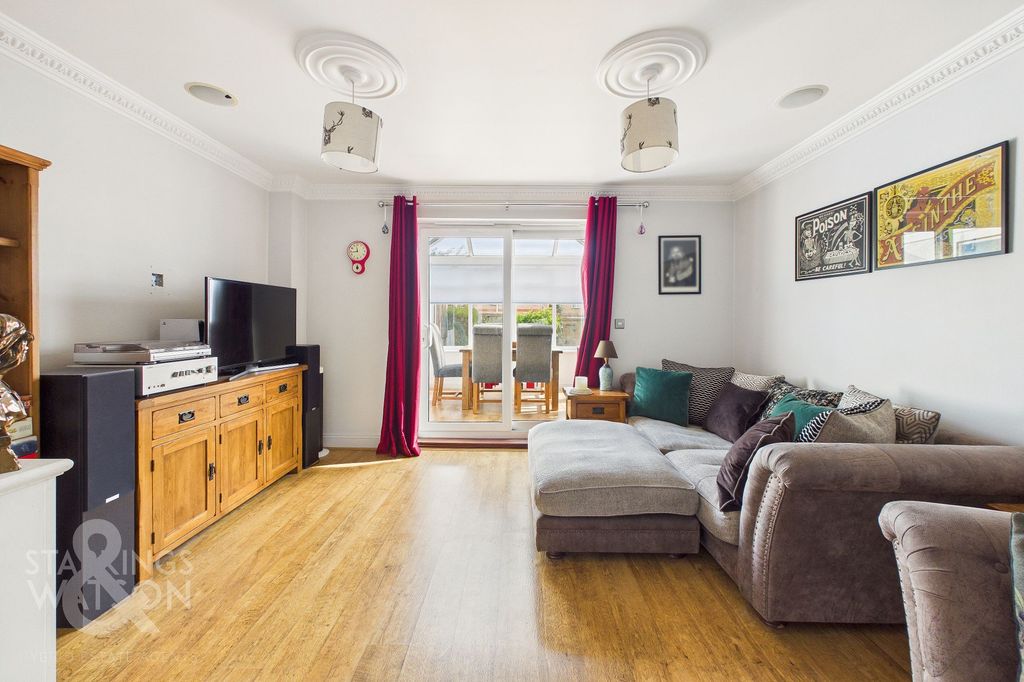 Property photo 2 of 31