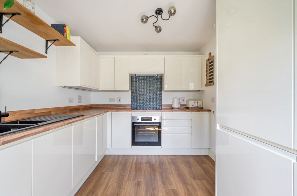 Property photo 3 of 27 1468891-11-6A1Ad5...