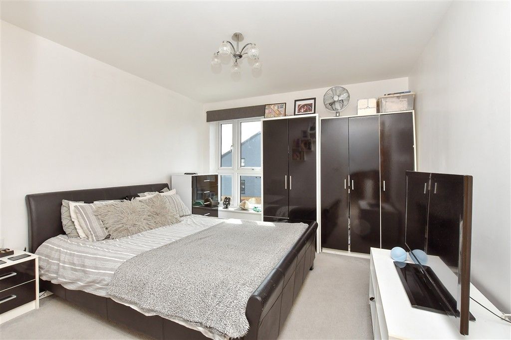 Property photo 1 of 7 Bedroom