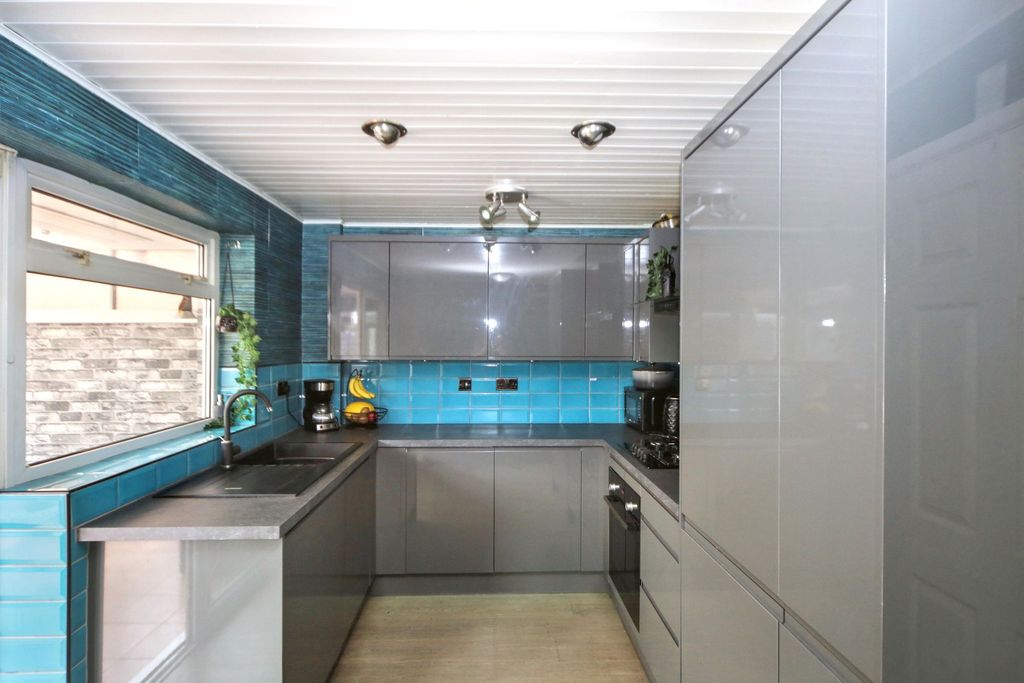 Property photo 3 of 22