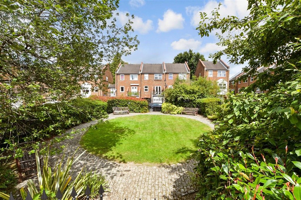 Property photo 1 of 11 Surrounding Area