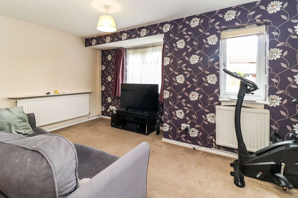 Property photo 3 of 11