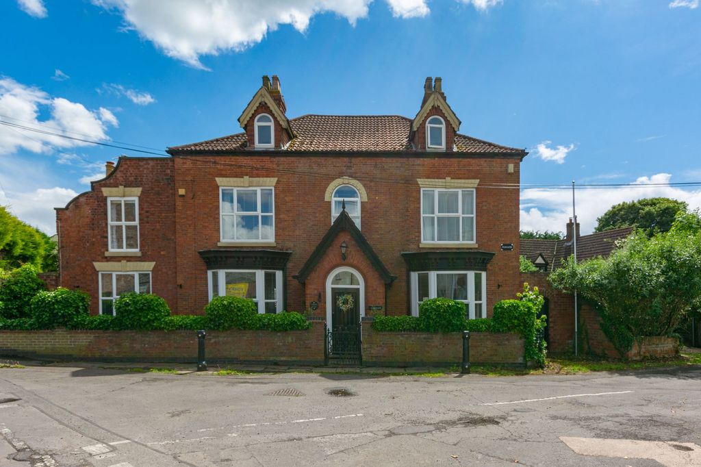 Property photo 1 of 47
