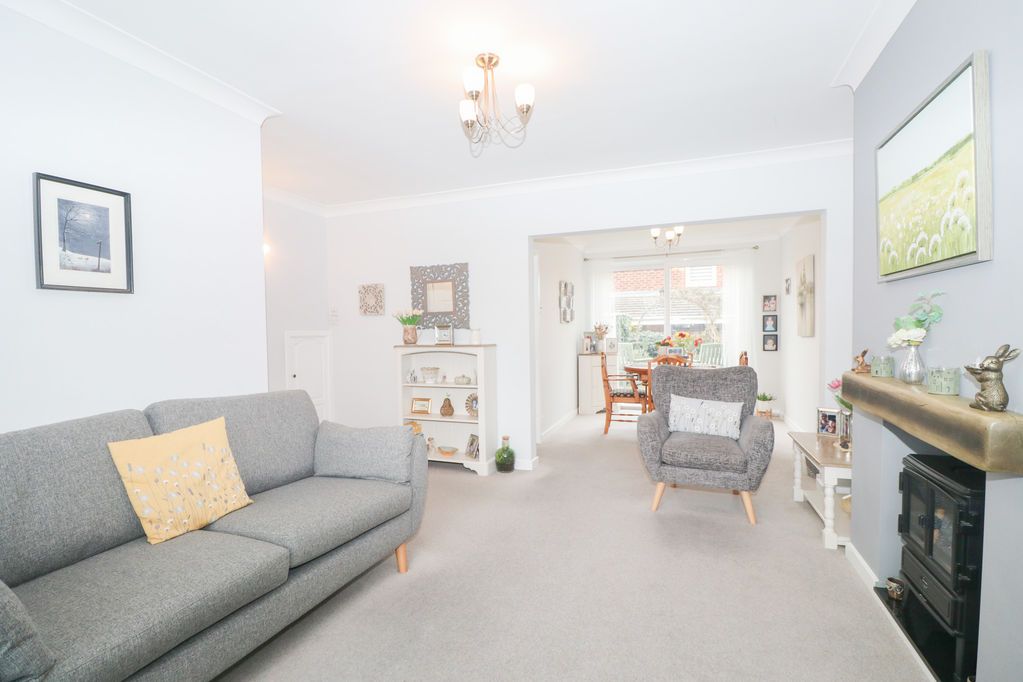 Property photo 3 of 18 Lounge