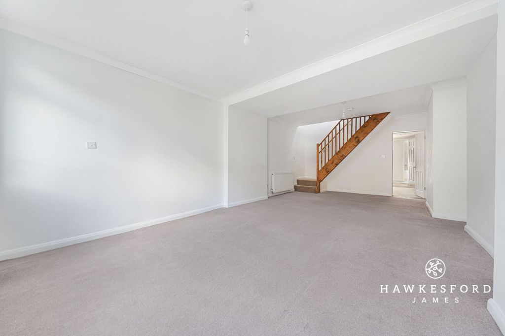 Property photo 2 of 10 William Street, Sittingbourne - Lounge