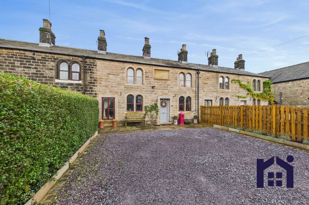 Property photo 1 of 27 Ample Parking