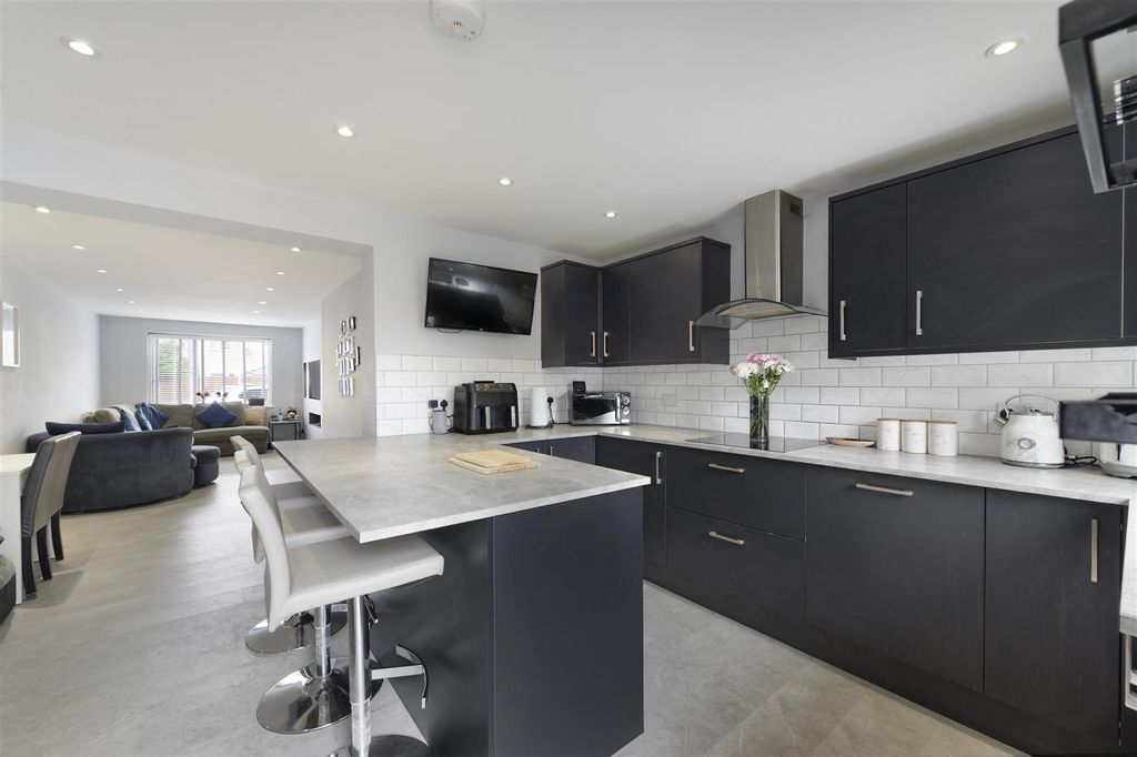 Property photo 2 of 16 22Ballard10.Jpg