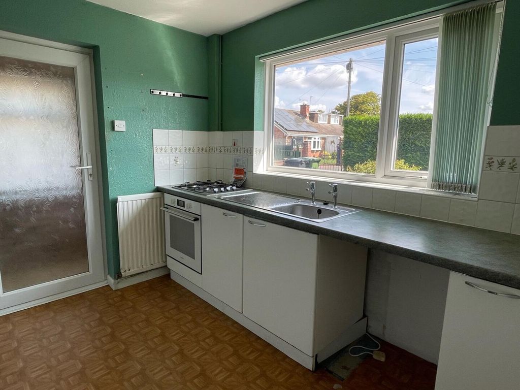 Property photo 3 of 19 Kitchen