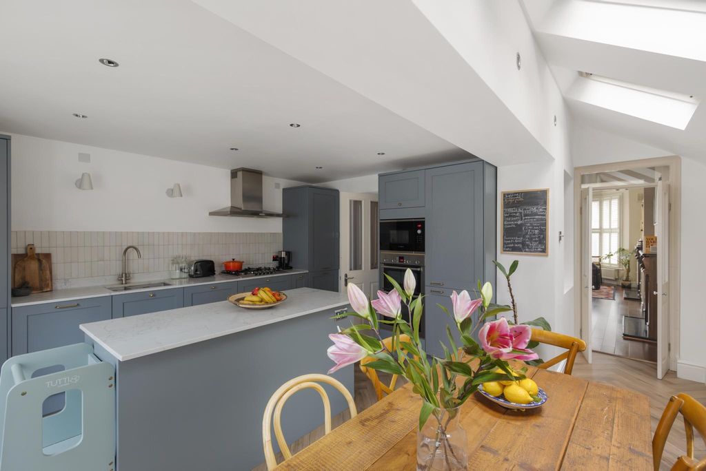 Property photo 2 of 14 Image