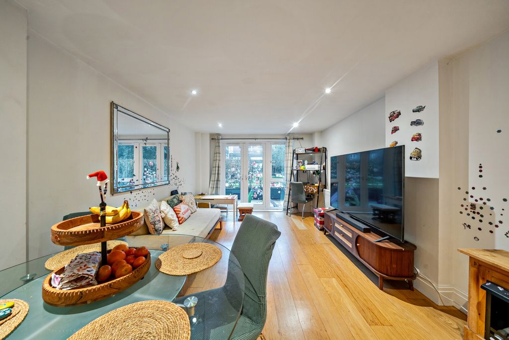 Property photo 2 of 12 Sitting/Dining Room