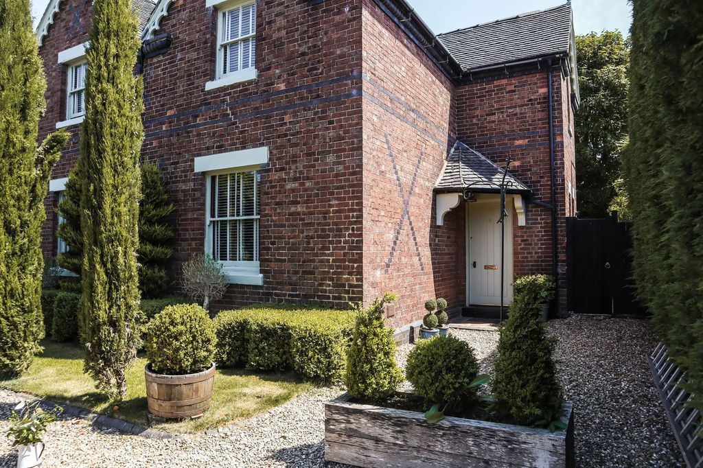 Property photo 2 of 19