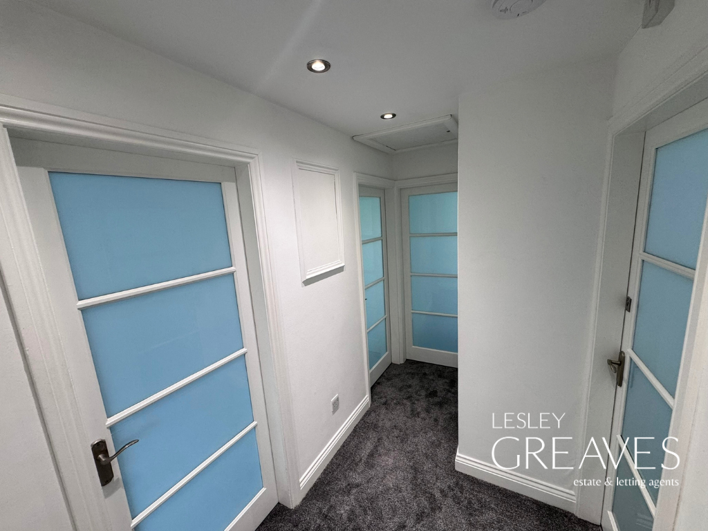 Property photo 2 of 10 Hallway