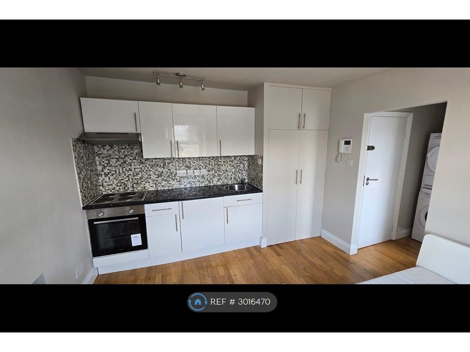 Property photo 2 of 5 Kitchen