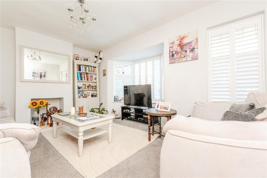 Property photo 3 of 14 Lounge