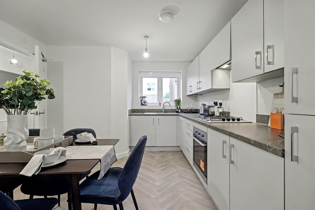 Property photo 3 of 14 Kitchen