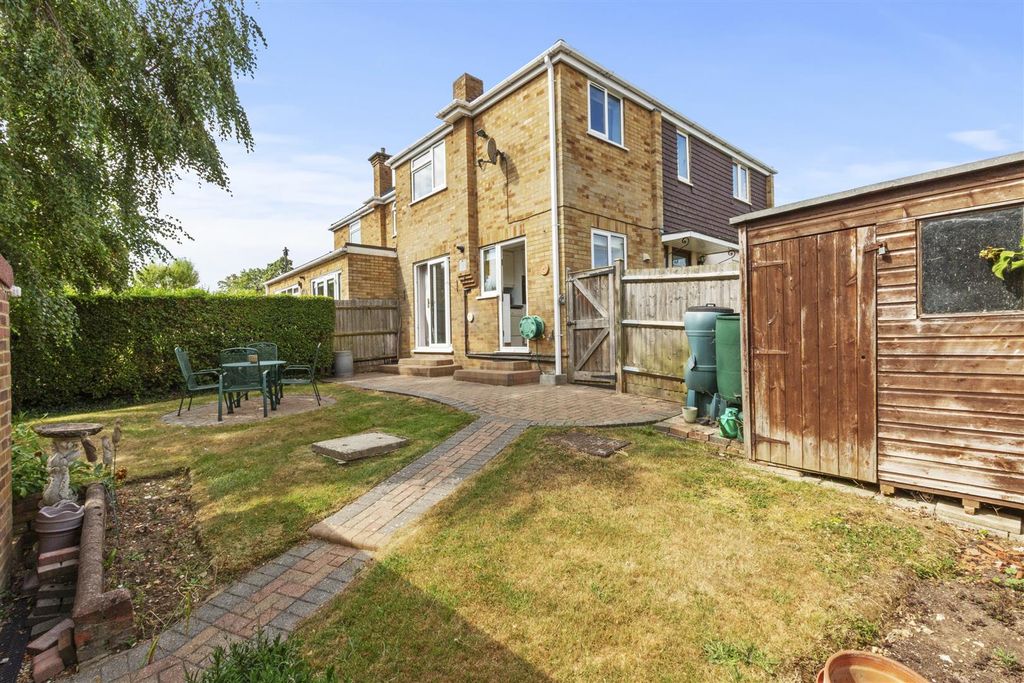Property photo 3 of 16 Upper Lodge Lane-11.Jpg