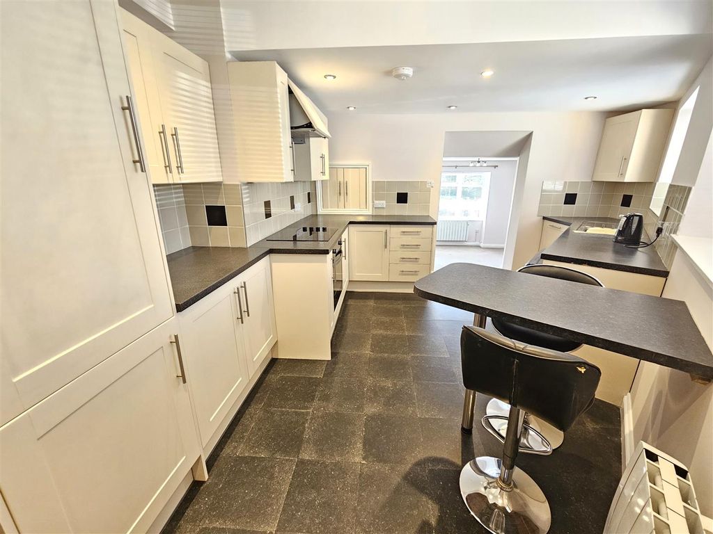 Property photo 3 of 11 Kitchen Diner.Jpg