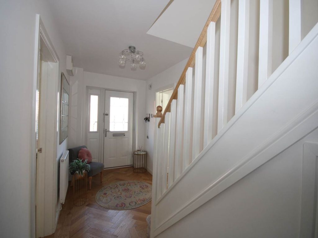 Property photo 2 of 18 Hallway
