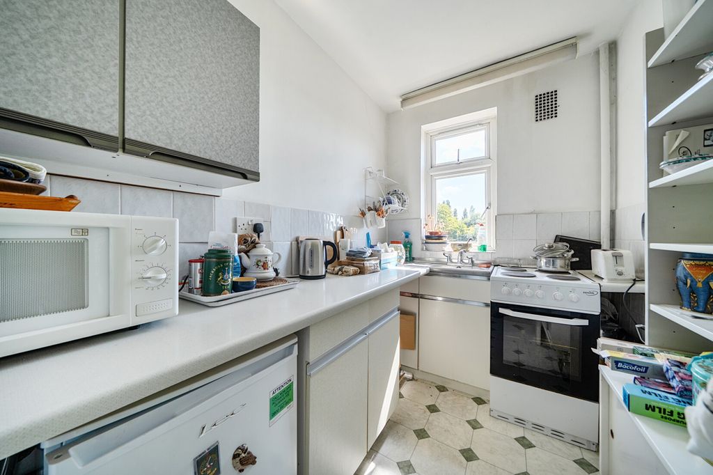 Property photo 3 of 8 Kitchen