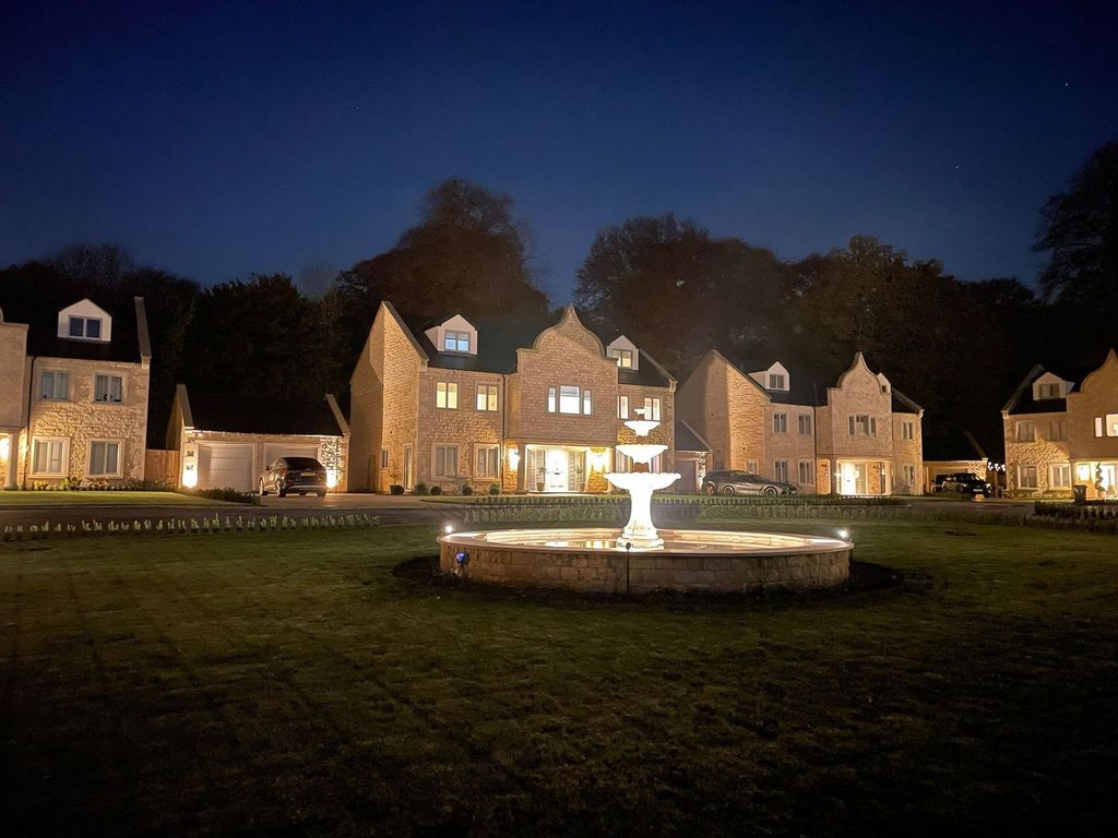 Property photo 2 of 52