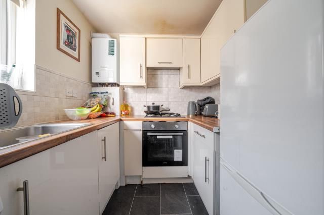 Property photo 2 of 11 Kitchen