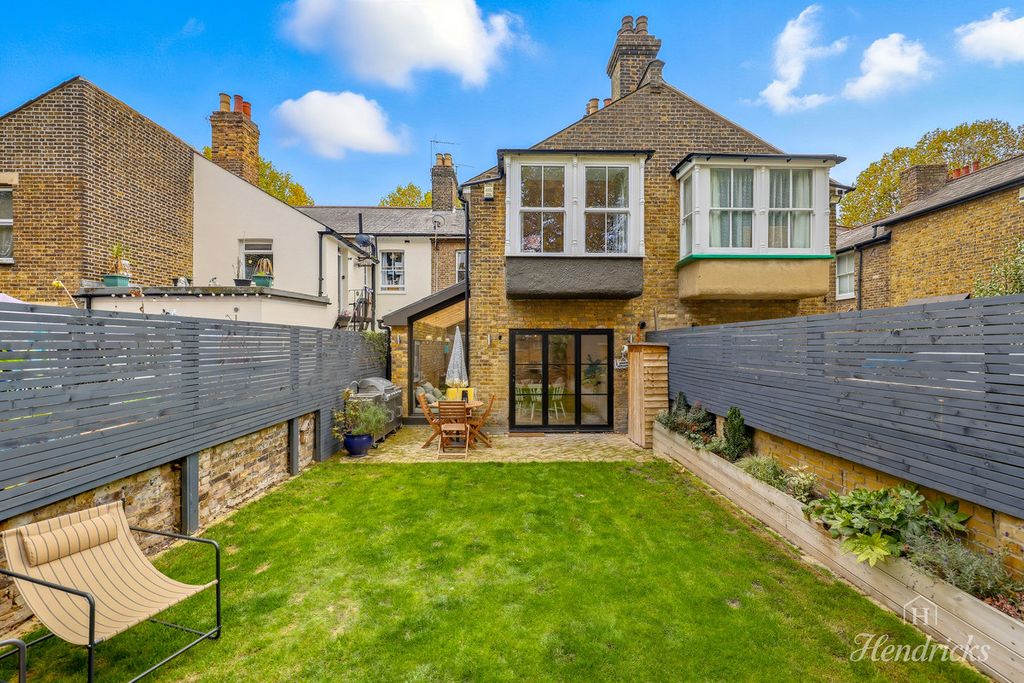 Property photo 2 of 30