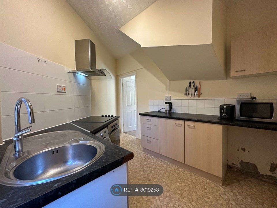 Property photo 3 of 7 Kitchen