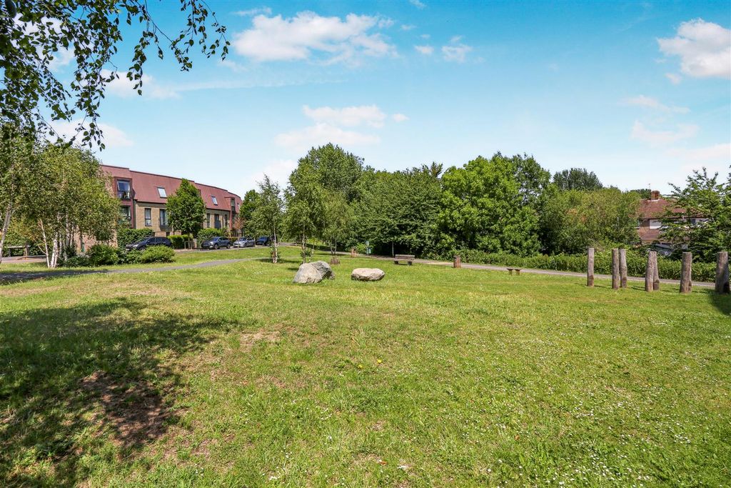 Property photo 2 of 17 1724004792 - 76, Otter Drive Carshalton, Sm5 - 2.J