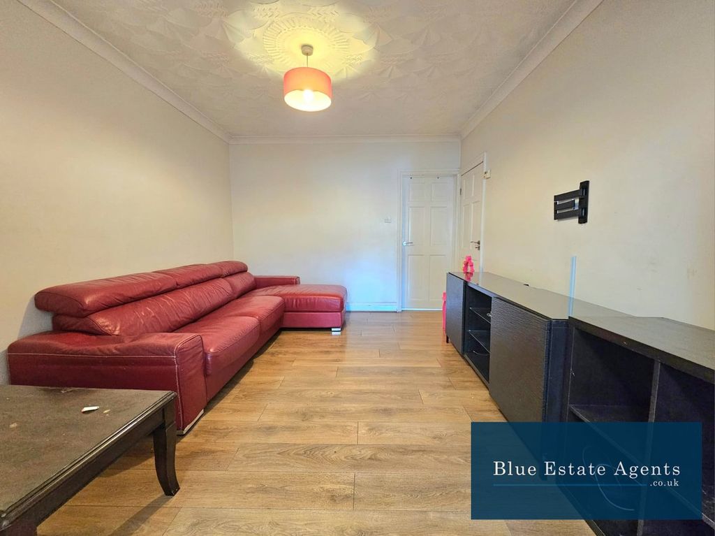 Property photo 1 of 8 Lounge