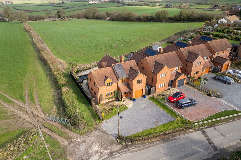 Property photo 2 of 34