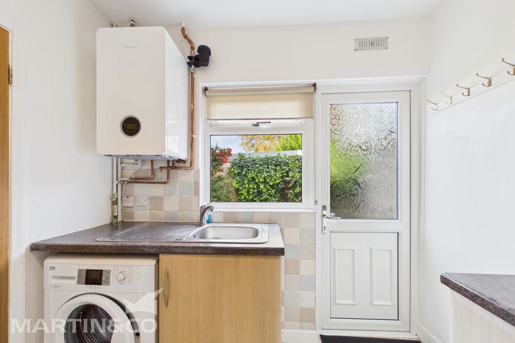 Property photo 3 of 11 Cam01953G0-Pr0130-Still005