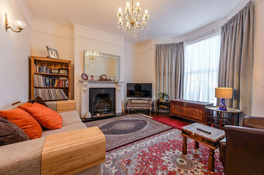 Property photo 2 of 31
