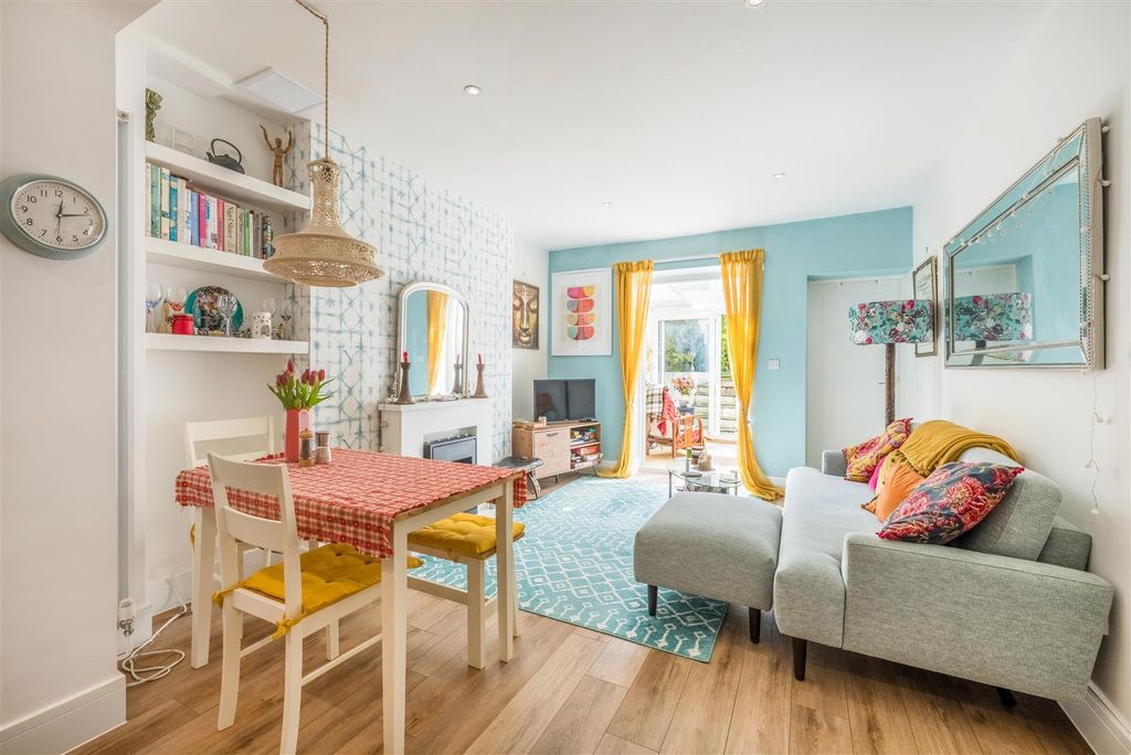 Property photo 2 of 18 Bf, 22 Clarendon Villas-4.Jpg